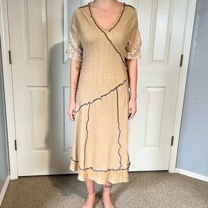 Komarov tan lace midi dress size small stretchy & comfortable